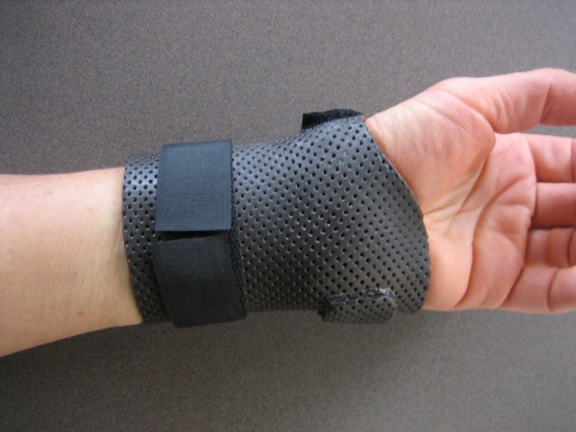 Wrist cuff splint